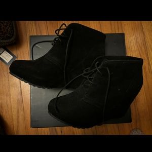 Steve Madden Black Wedge Shoes
